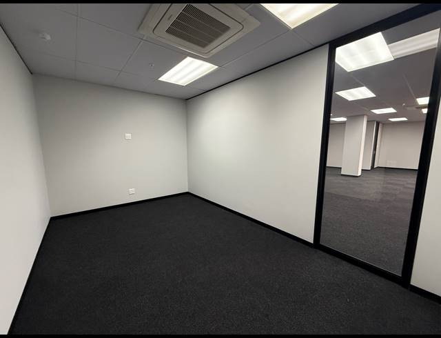 129M² OFFICE TO LET IN PARKTOWN